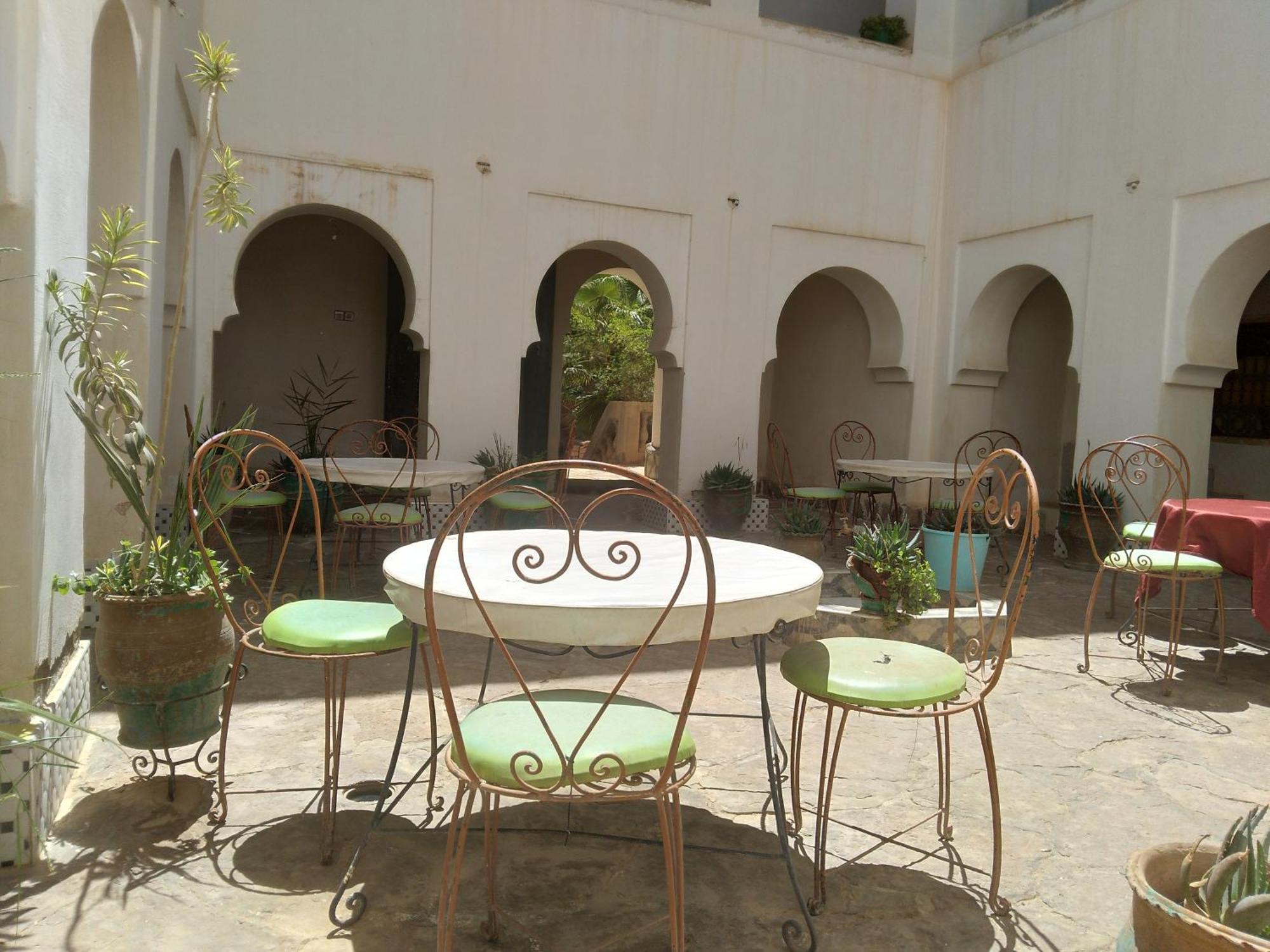 Hotel Et Restaurant Riad Amodou 티네히르 외부 사진