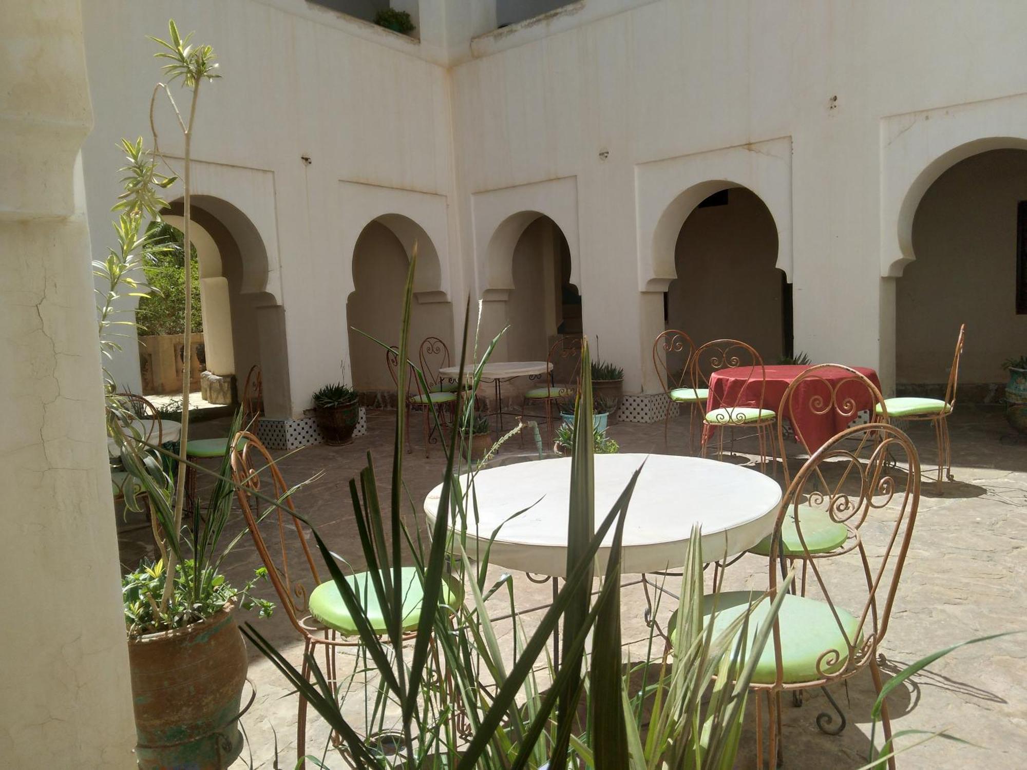 Hotel Et Restaurant Riad Amodou 티네히르 외부 사진